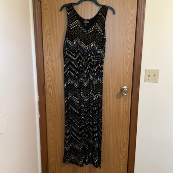 Size Medium maxi dress - Picture 1 of 2